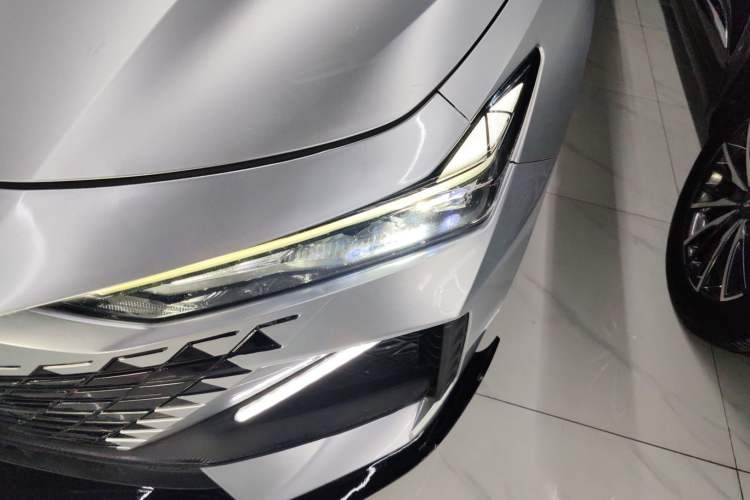 Used CHANGAN UNI-V 2022 1.5T Prestige Version Left Front Headlight