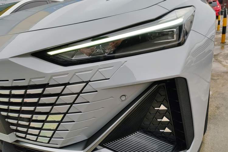 Used CHANGAN UNI-V 2022 1.5T Prestige Version Left Front Headlight