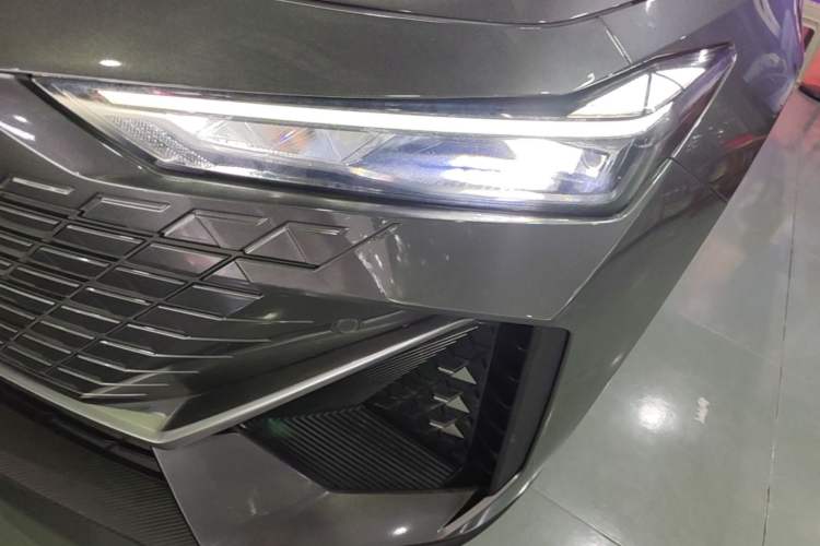 Used CHANGAN UNI-V 2022 1.5T Prestige Version Left Front Headlight