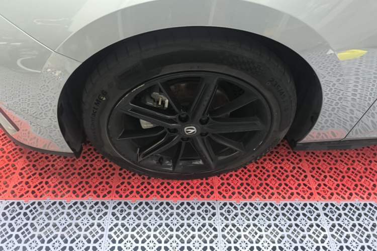 Used CHANGAN UNI-V 2022 1.5T Prestige Version Left Front Wheel Hub