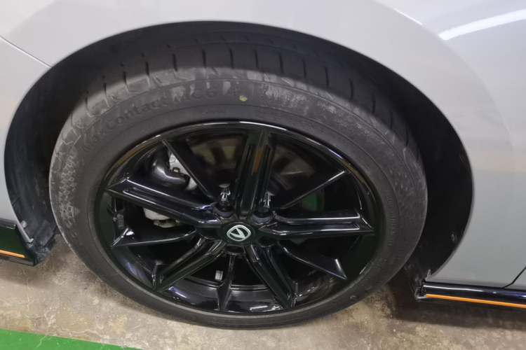 Used CHANGAN UNI-V 2022 2.0T Leading-Speed Edition Left Front Wheel Hub
