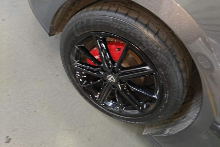 Used CHANGAN UNI-V 2022 1.5T Prestige Version Left Front Wheel Hub