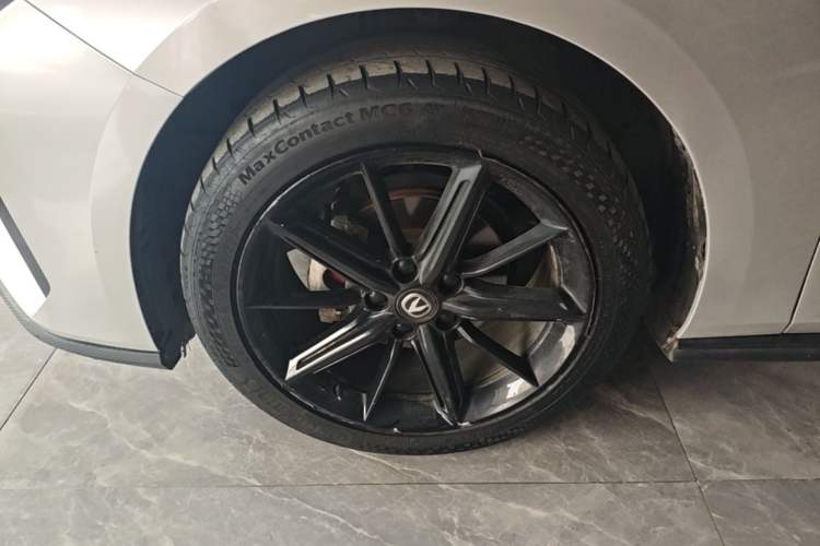 Used CHANGAN UNI-V 2022 1.5T Prestige Version Left Front Wheel Hub