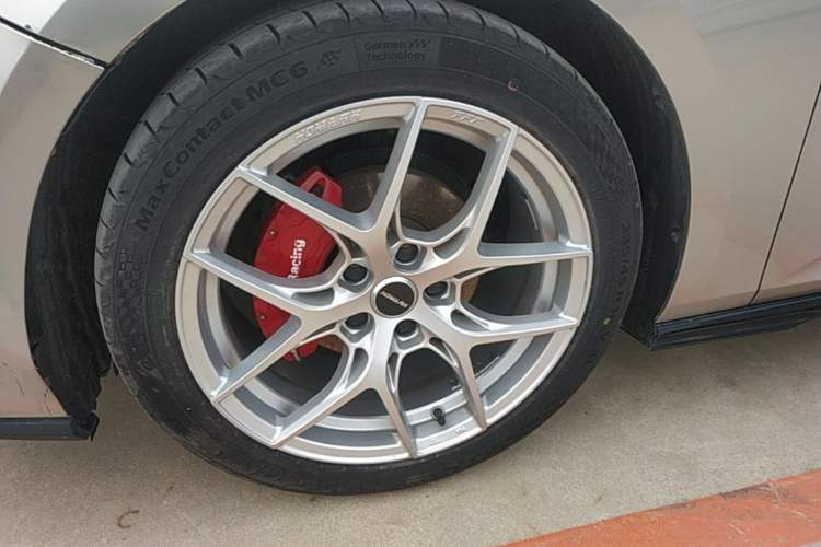 Used CHANGAN UNI-V 2022 1.5T Prestige Version Left Front Wheel Hub