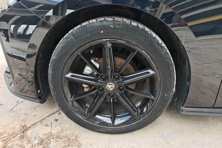 Used CHANGAN UNI-V 2022 1.5T Prestige Version Left Front Wheel Hub