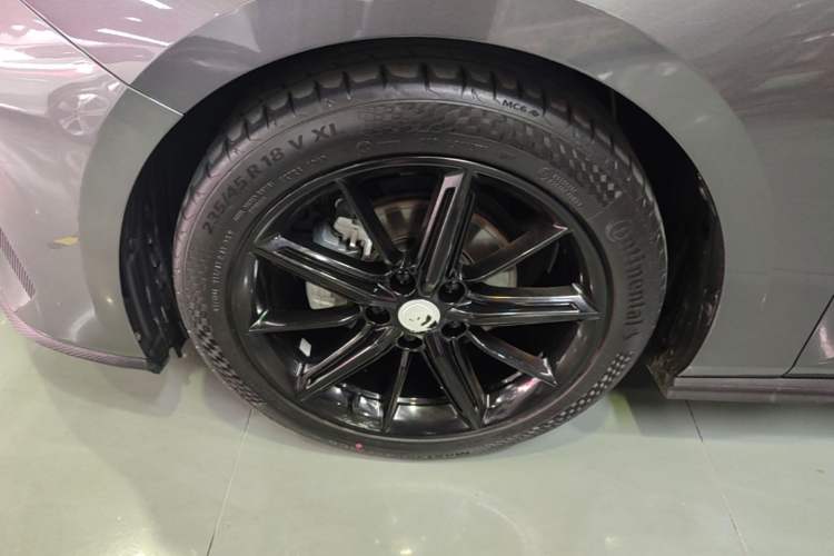 Used CHANGAN UNI-V 2022 1.5T Prestige Version Left Front Wheel Hub