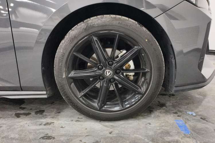 Used CHANGAN UNI-V 2022 1.5T Prestige Version Left Rear Wheel Hub