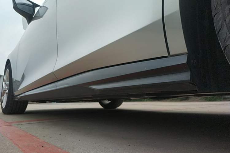 Used CHANGAN UNI-V 2022 1.5T Prestige Version Left Side Sill