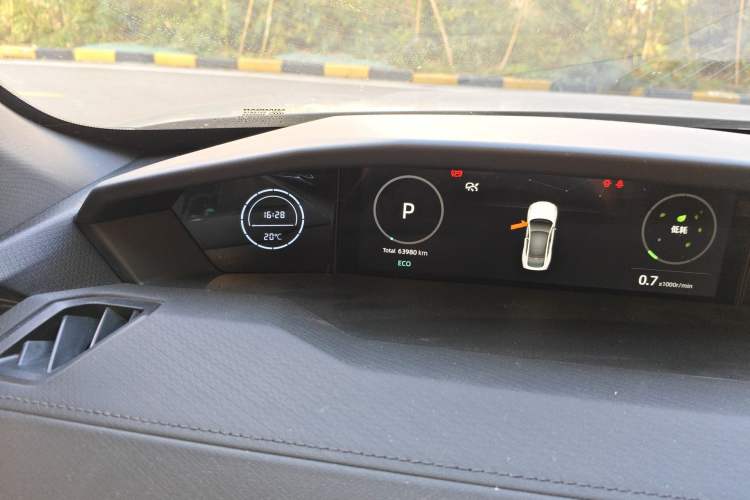 Used CHANGAN UNI-V 2022 1.5T Prestige Version Odometer Close Up