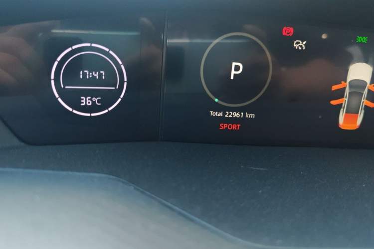 Used CHANGAN UNI-V 2022 1.5T Prestige Version Odometer Close Up