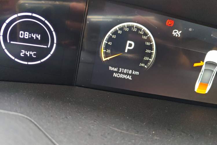 Used CHANGAN UNI-V 2022 1.5T Prestige Version Odometer Close Up