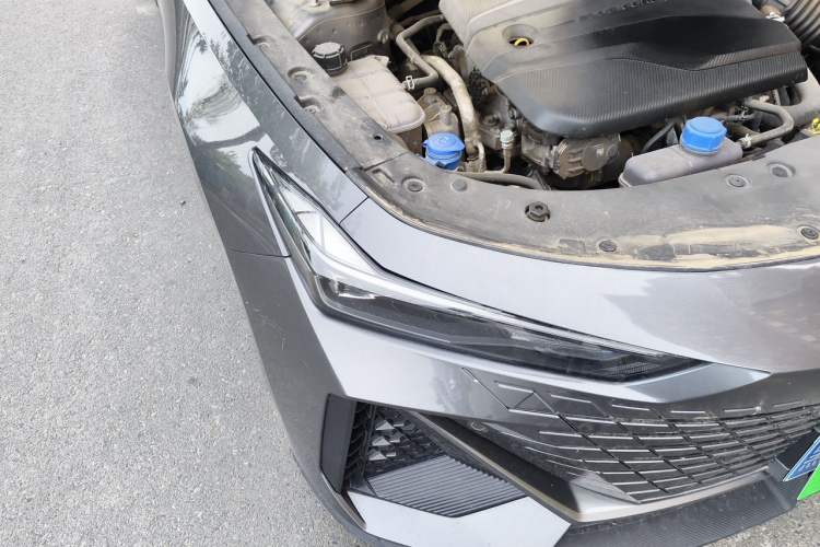 Used CHANGAN UNI-V 2022 1.5T Prestige Version Right Front Headlight