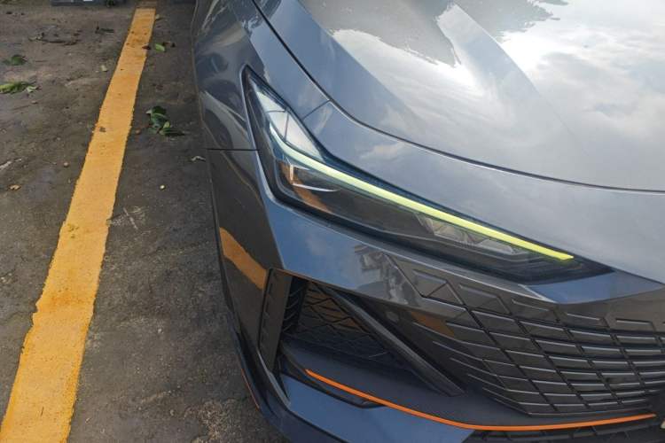 Used CHANGAN UNI-V 2022 1.5T Sport Edition Right Front Headlight