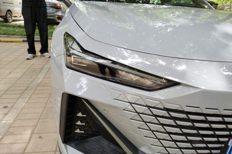 Used CHANGAN UNI-V 2022 1.5T Prestige Version Right Front Headlight