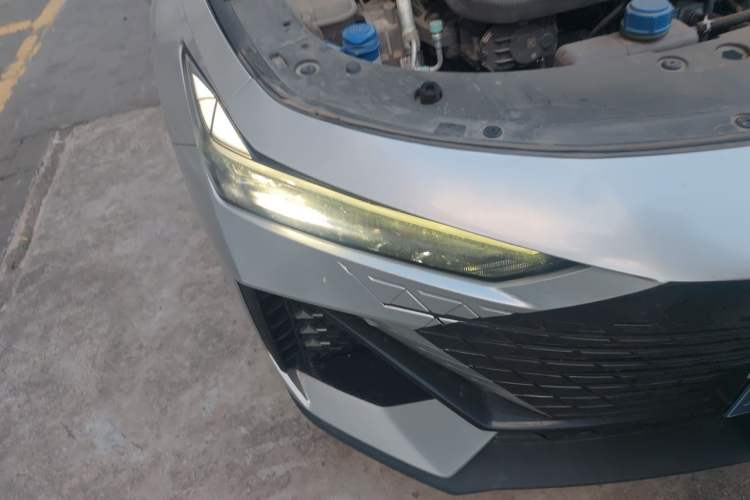 Used CHANGAN UNI-V 2022 1.5T Prestige Version Right Front Headlight