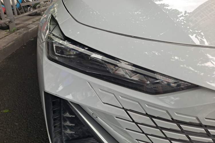 Used CHANGAN UNI-V 2022 1.5T Prestige Version Right Front Headlight