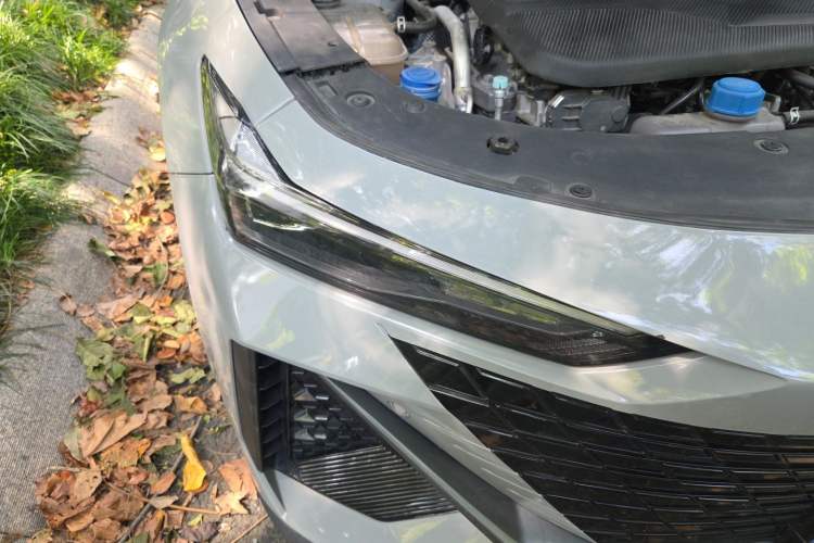 Used CHANGAN UNI-V 2022 1.5T Prestige Version Right Front Headlight