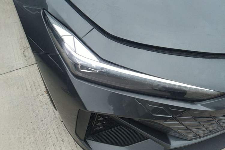 Used CHANGAN UNI-V 2022 1.5T Prestige Version Right Front Headlight