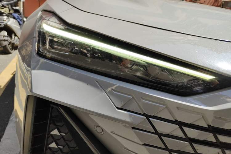 Used CHANGAN UNI-V 2022 1.5T Prestige Version Right Front Headlight