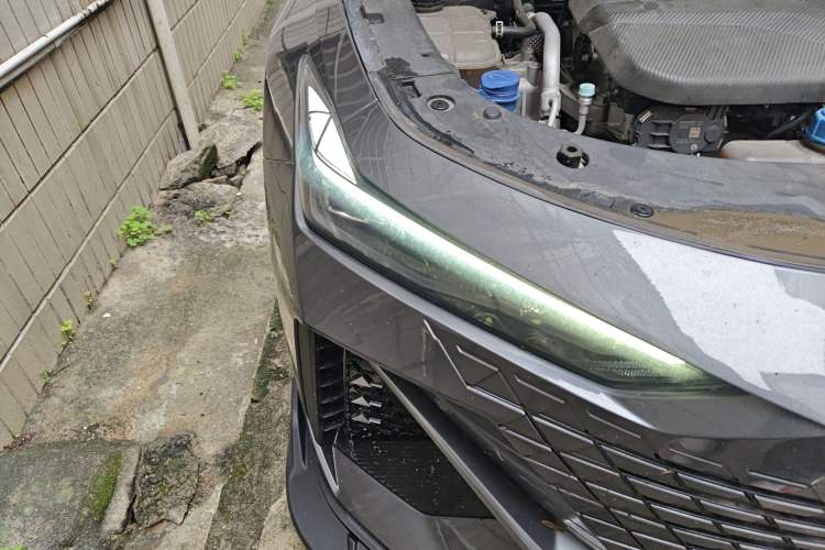 Used CHANGAN UNI-V 2022 1.5T Prestige Version Right Front Headlight