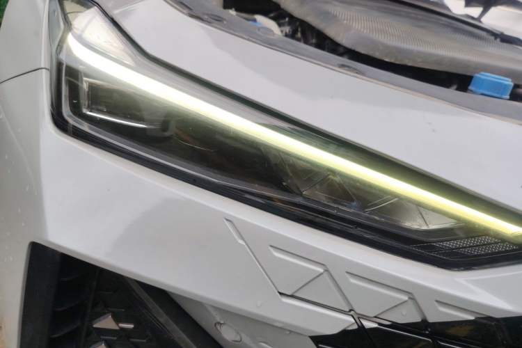 Used CHANGAN UNI-V 2022 1.5T Prestige Version Right Front Headlight