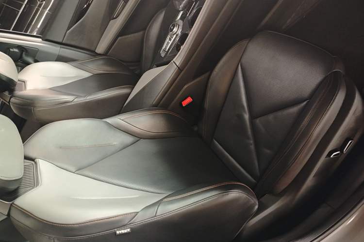 Used CHANGAN UNI-V 2022 1.5T Prestige Version Right Front Seat