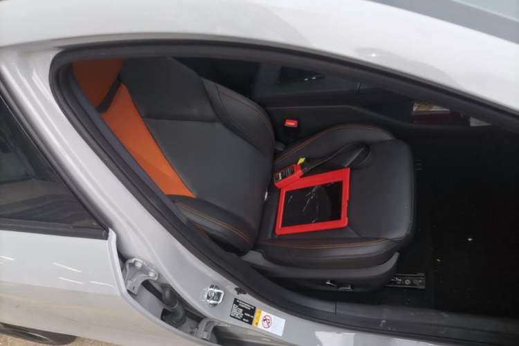 Used CHANGAN UNI-V 2022 1.5T Smart Navigation Version Right Front Seat