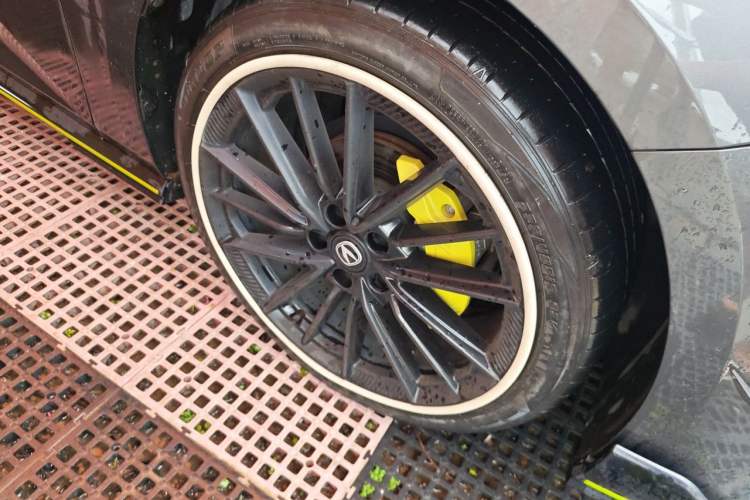 Used CHANGAN UNI-V 2022 1.5T Sport Edition Right Front Wheel Hub