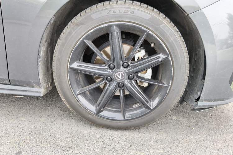 Used CHANGAN UNI-V 2022 1.5T Prestige Version Right Front Wheel Hub