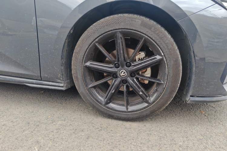 Used CHANGAN UNI-V 2022 1.5T Prestige Version Right Front Wheel Hub