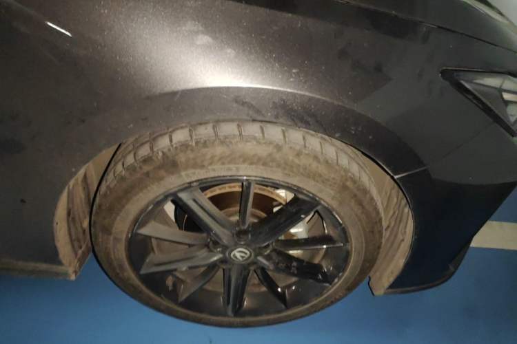 Used CHANGAN UNI-V 2022 1.5T Prestige Version Right Front Wheel Hub