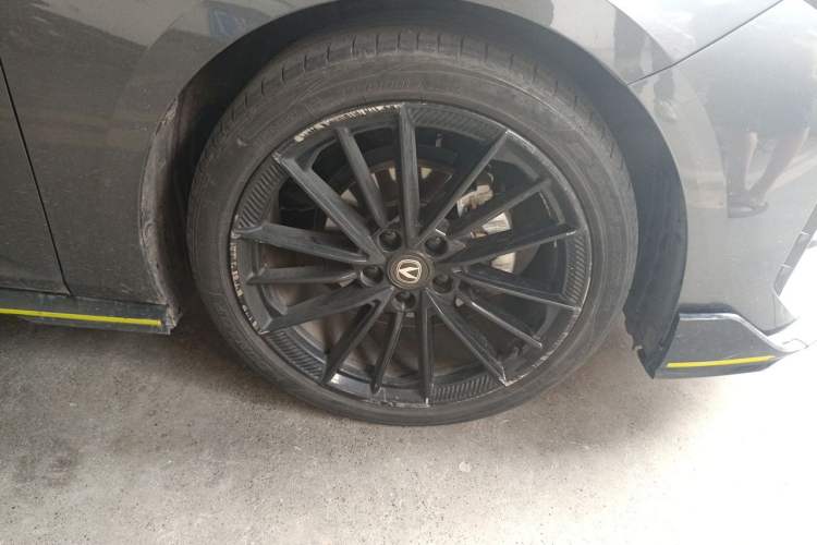 Used CHANGAN UNI-V 2022 1.5T Sport Edition Right Front Wheel Hub