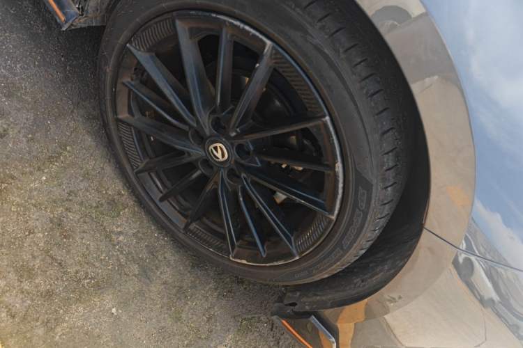 Used CHANGAN UNI-V 2022 1.5T Sport Edition Right Front Wheel Hub