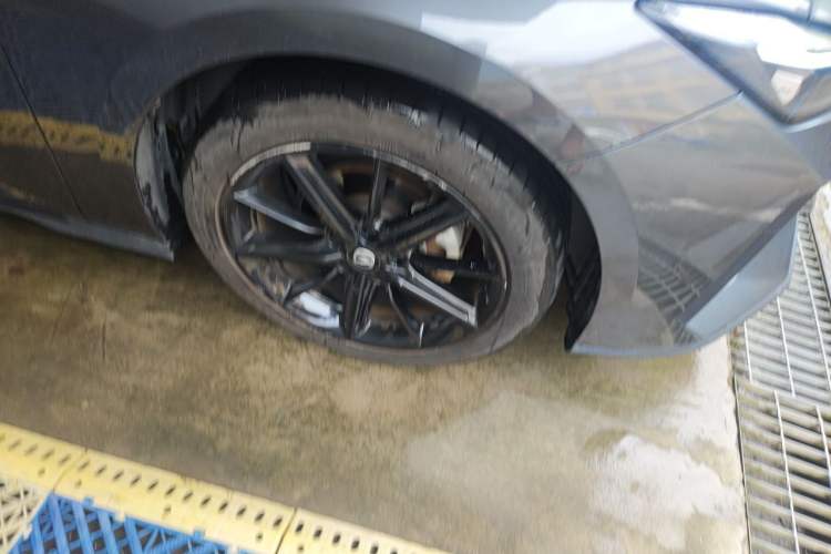 Used CHANGAN UNI-V 2022 1.5T Prestige Version Right Front Wheel Hub