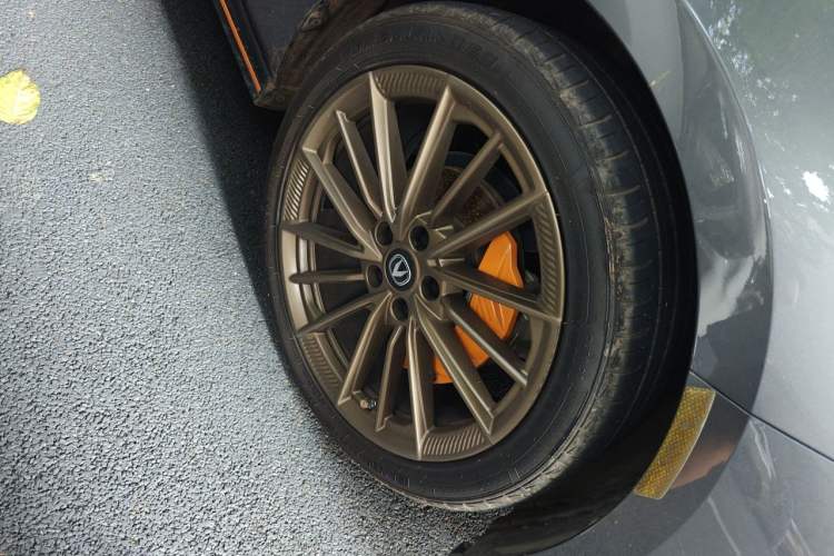 Used CHANGAN UNI-V 2022 1.5T Sport Edition Right Front Wheel Hub