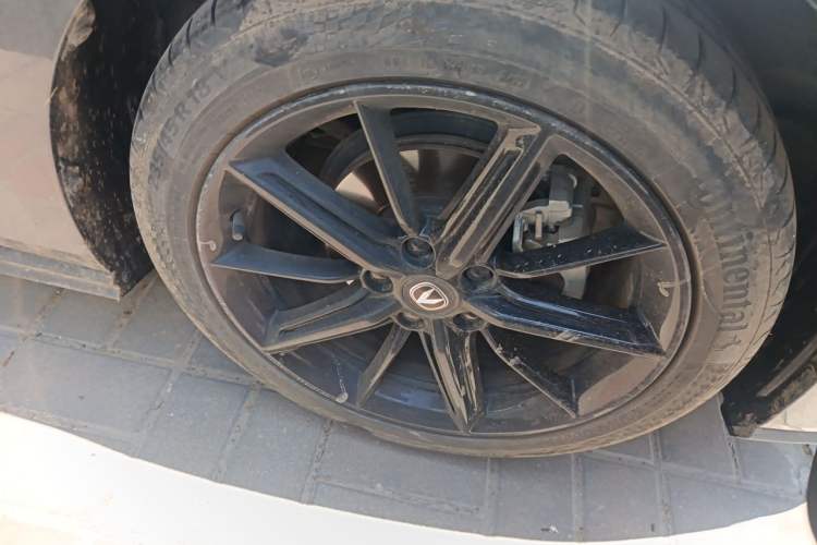 Used CHANGAN UNI-V 2022 1.5T Prestige Version Right Front Wheel Hub