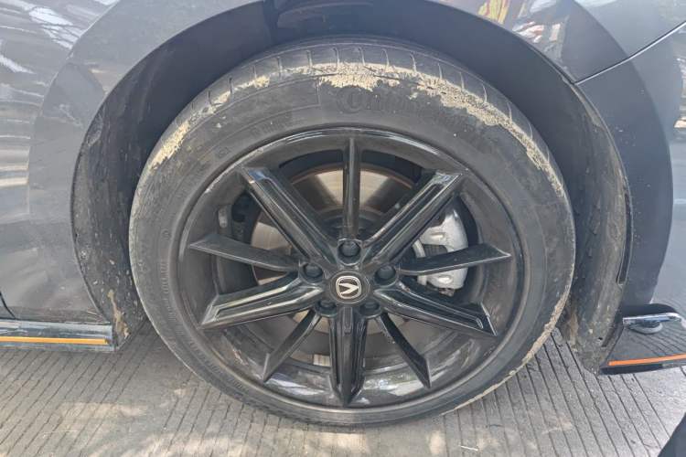 Used CHANGAN UNI-V 2022 2.0T Sporty Version Right Front Wheel Hub