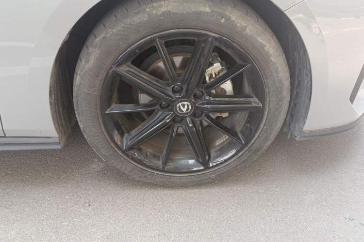 Used CHANGAN UNI-V 2022 1.5T Prestige Version Right Front Wheel Hub