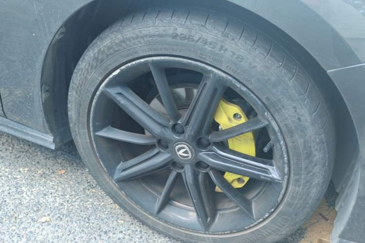 Used CHANGAN UNI-V 2022 1.5T Smart Navigation Version Right Front Wheel Hub