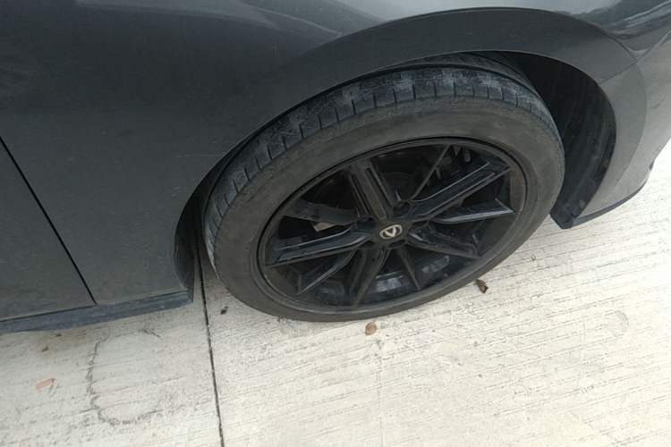 Used CHANGAN UNI-V 2022 1.5T Prestige Version Right Front Wheel Hub