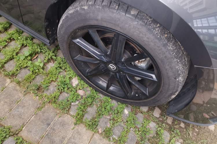 Used CHANGAN UNI-V 2022 1.5T Prestige Version Right Front Wheel Hub
