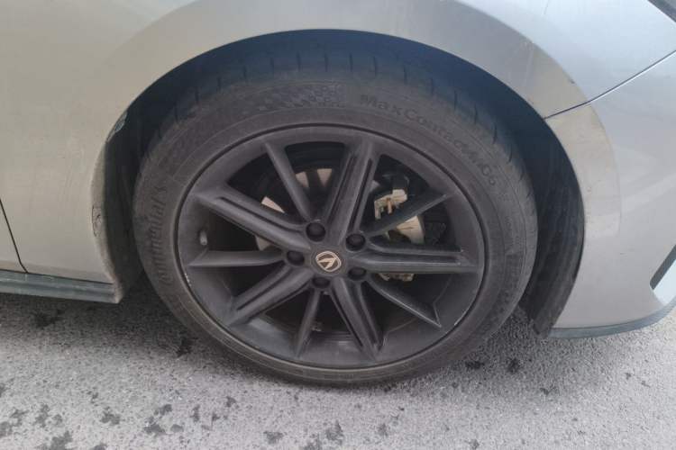 Used CHANGAN UNI-V 2022 1.5T Prestige Version Right Front Wheel Hub