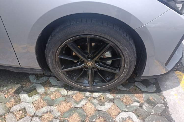 Used CHANGAN UNI-V 2022 1.5T Prestige Version Right Front Wheel Hub
