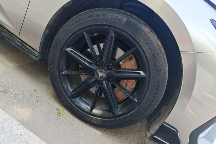 Used CHANGAN UNI-V 2022 2.0T Leading-Speed Edition Right Front Wheel Hub