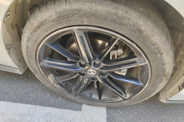 Used CHANGAN UNI-V 2022 1.5T Prestige Version Right Front Wheel Hub