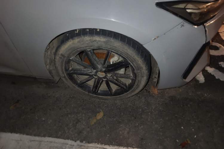 Used CHANGAN UNI-V 2022 1.5T Prestige Version Right Front Wheel Hub