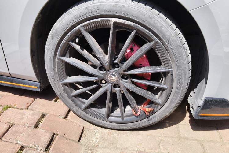 Used CHANGAN UNI-V 2022 1.5T Sport Edition Right Front Wheel Hub
