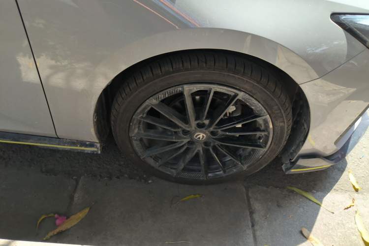 Used CHANGAN UNI-V 2022 1.5T Sport Edition Right Front Wheel Hub