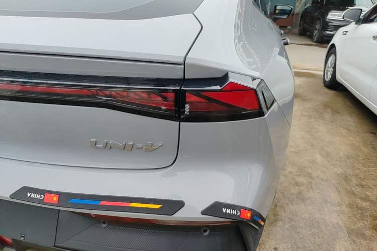 Used CHANGAN UNI-V 2022 1.5T Prestige Version Right Rear Taillight