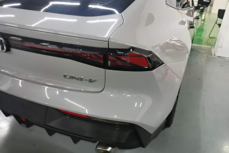 Used CHANGAN UNI-V 2022 1.5T Prestige Version Right Rear Taillight